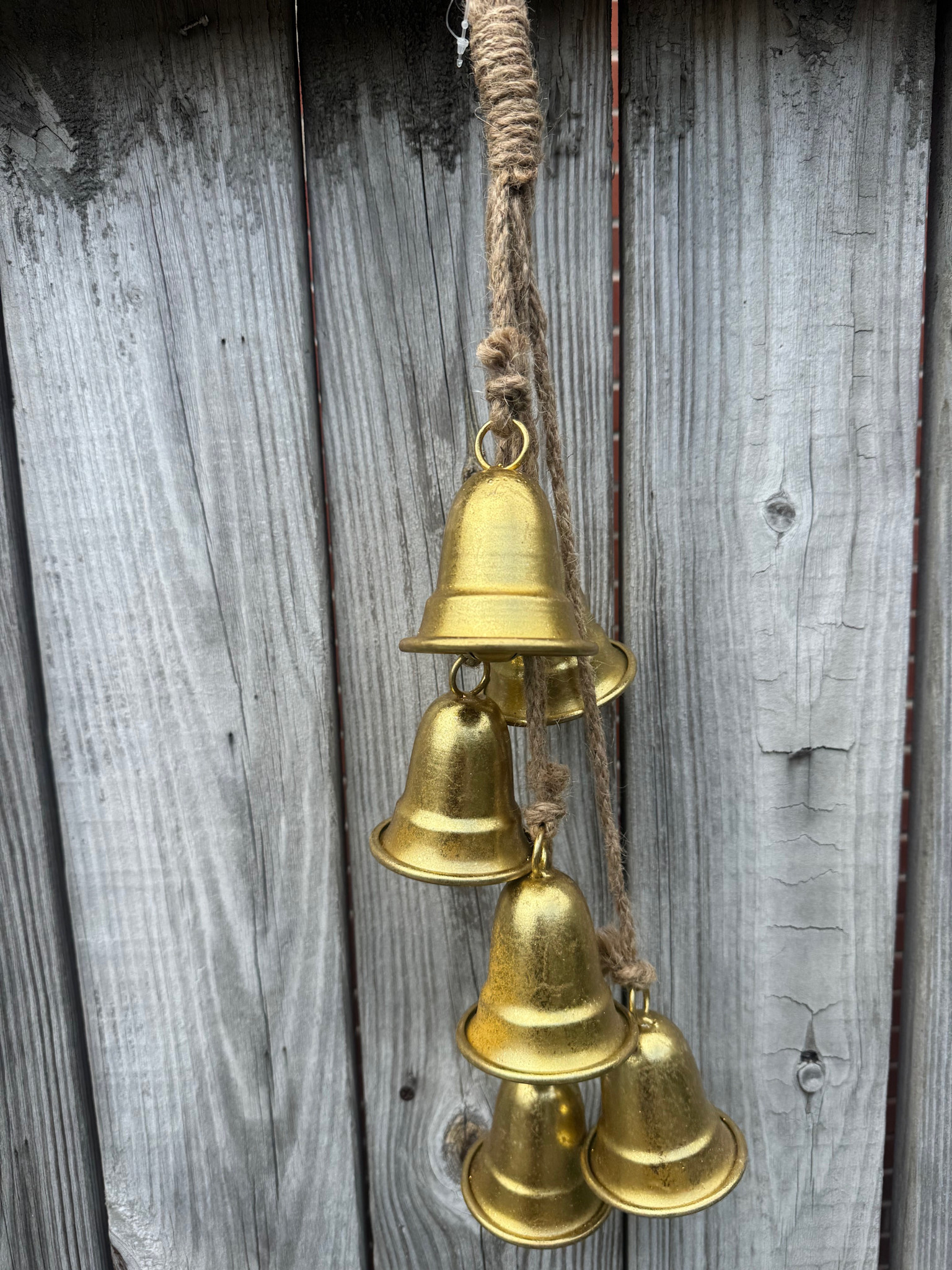 Hanging Metal Bell Cluster (3-Colors)