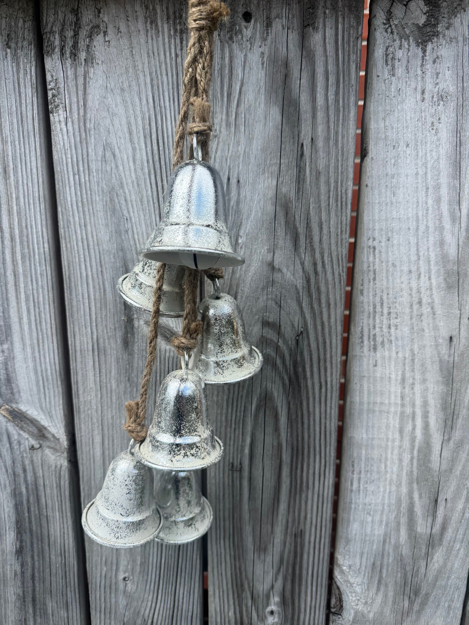 Hanging Metal Bell Cluster (3-Colors)
