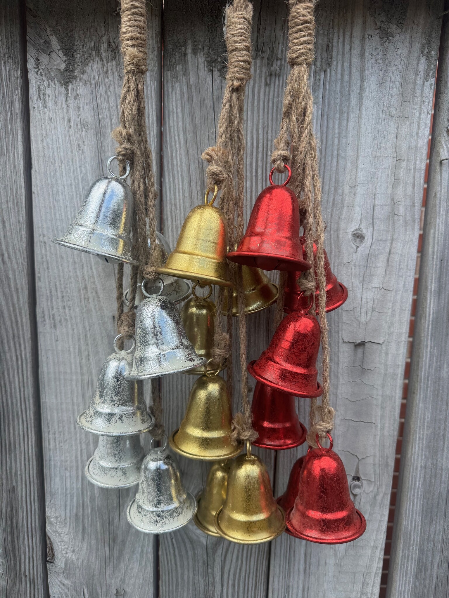 Hanging Metal Bell Cluster (3-Colors)