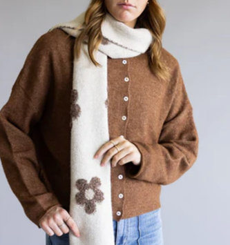 Daisy Patterned Scarf (2-Colors)