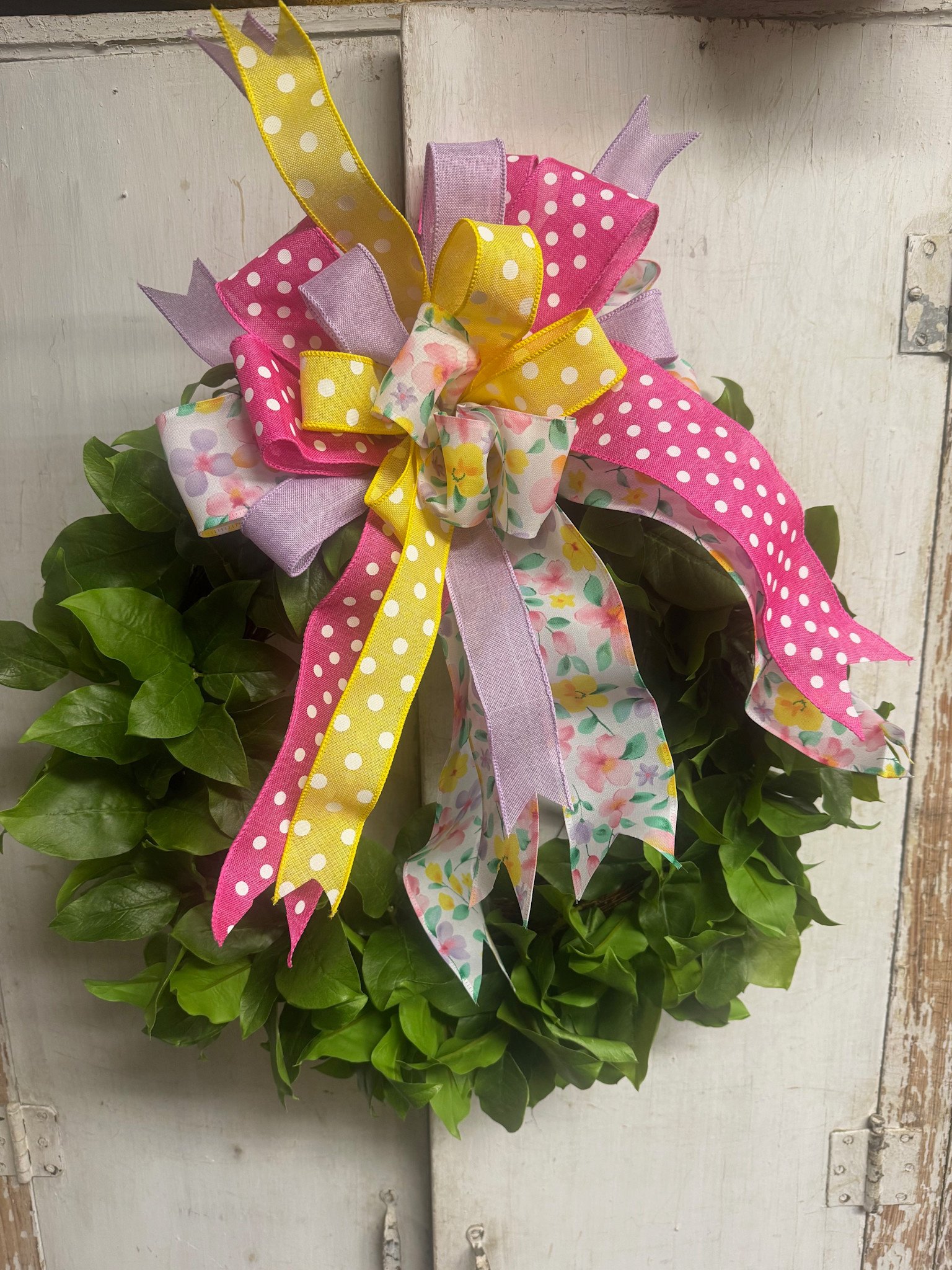 24" Salal Leaf Wreath w/ Custom Bow