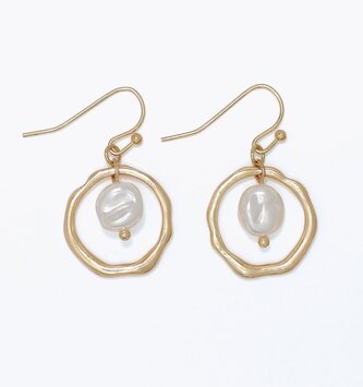 Hammered Gold Hoop w/ Pearl Drop Earrings