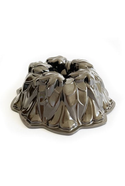 Nordic Ware Autumn Leaves Bundt Pan