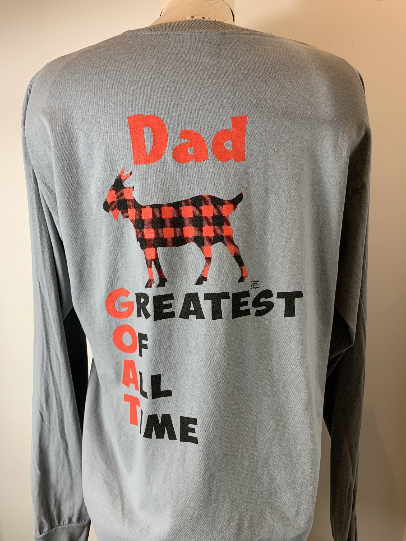 T-SHIRT MEN'S GREATEST GOAT LS COMFORT COLOR GRANITE - Accessories on