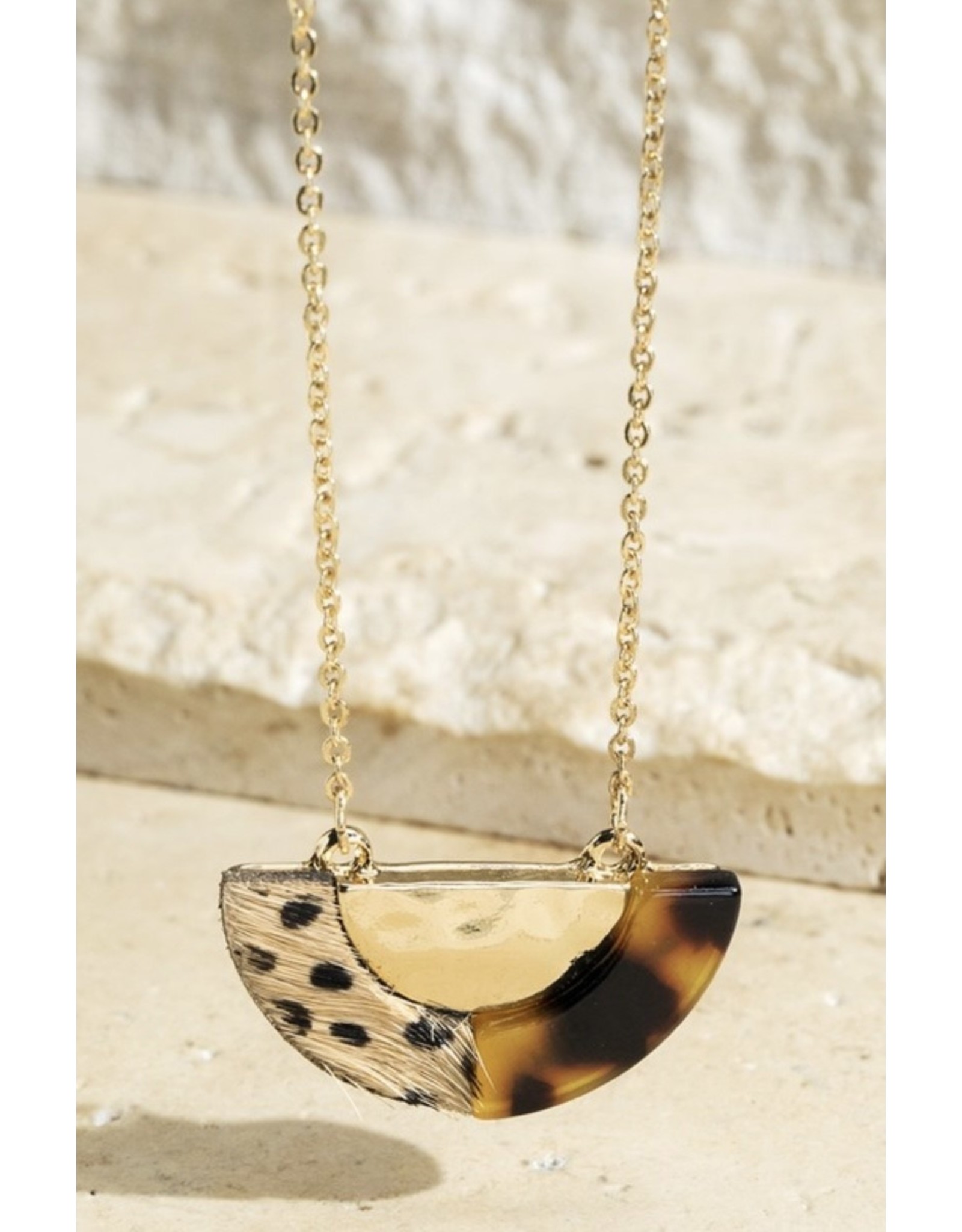 LATA Necklace leather and tortoise pendant