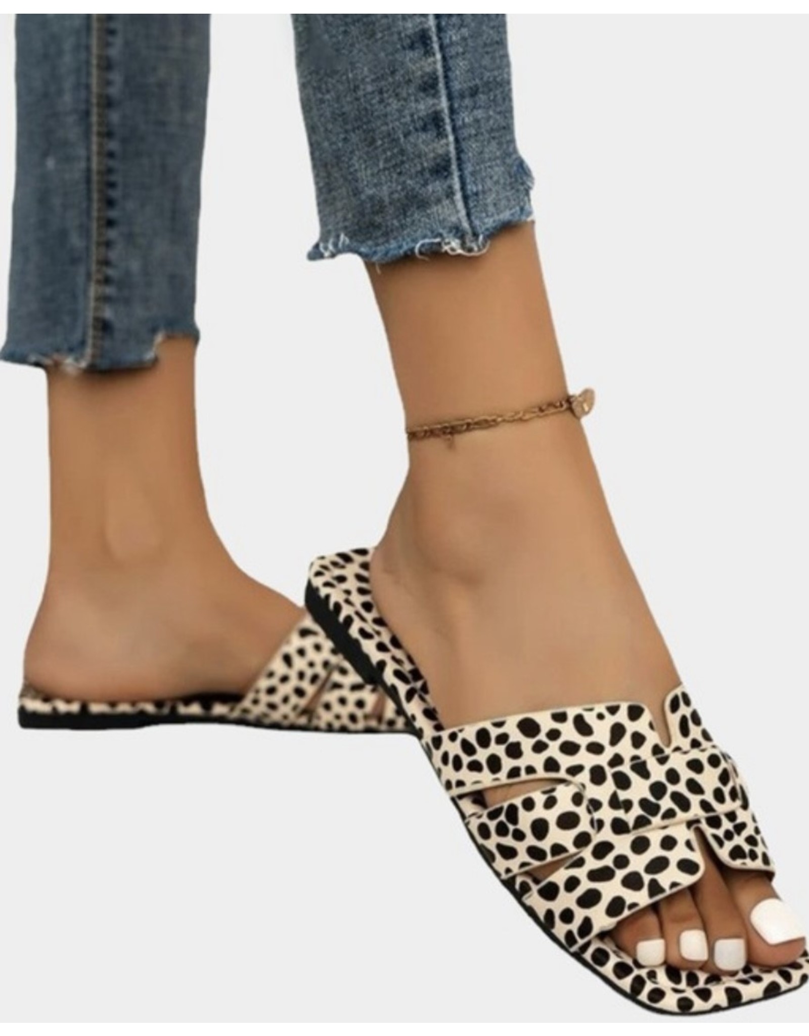 LATA Trendy "H" slip on leopard shoe