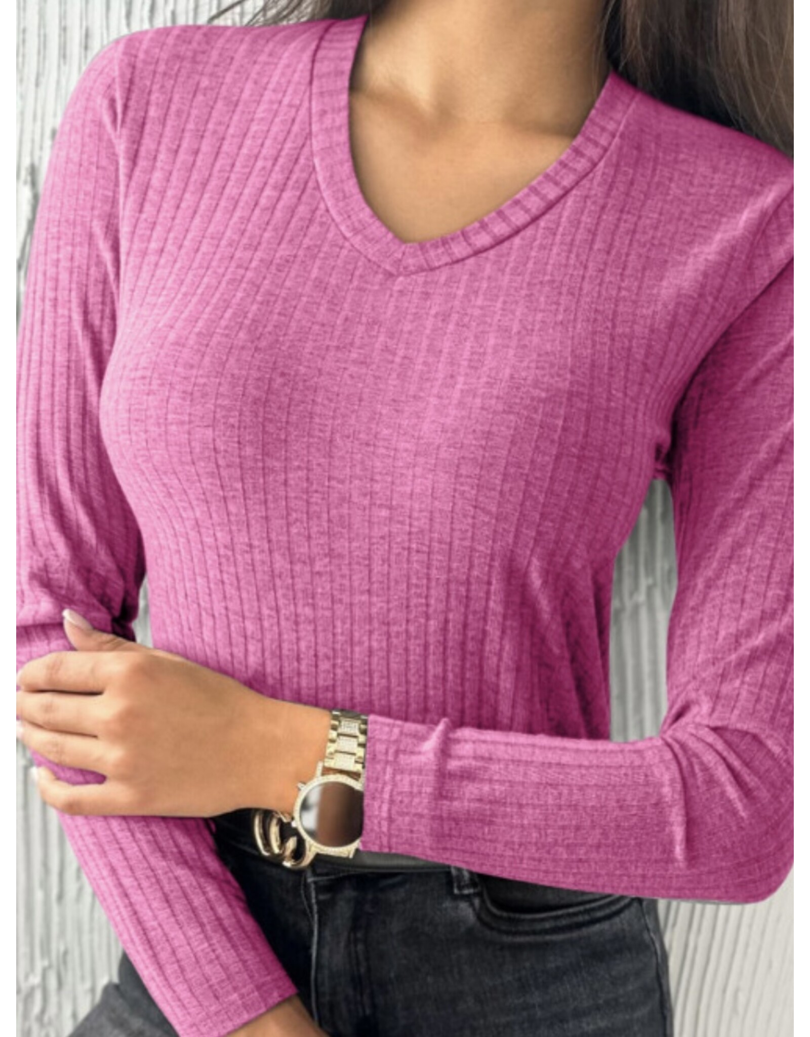 LATA Ribbed Knit V Neck Long Sleeve Slim Fit Top