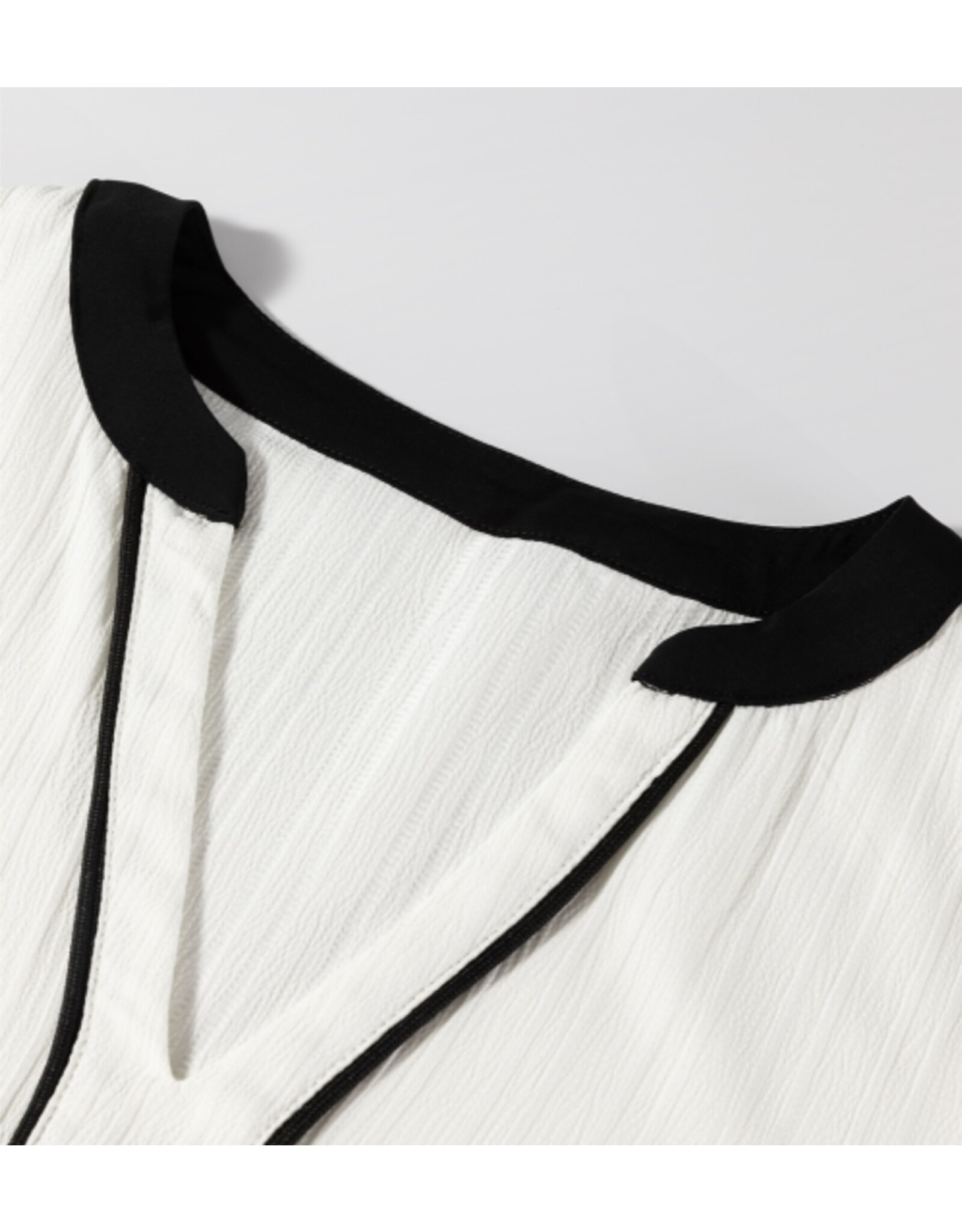 LATA White Textured Colorblock V Neck Elegant Blouse