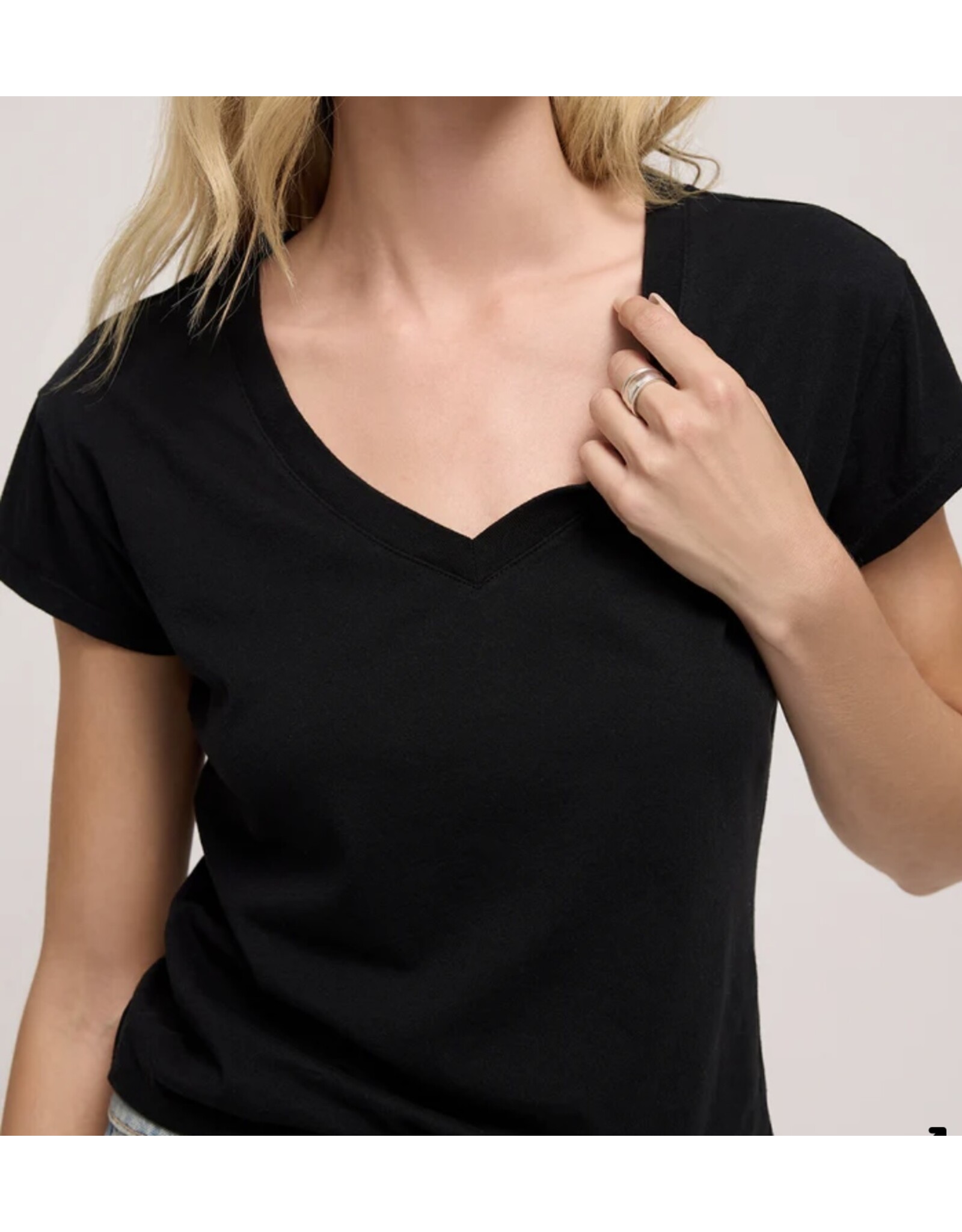 LATA Zsupply modern v-neck tee