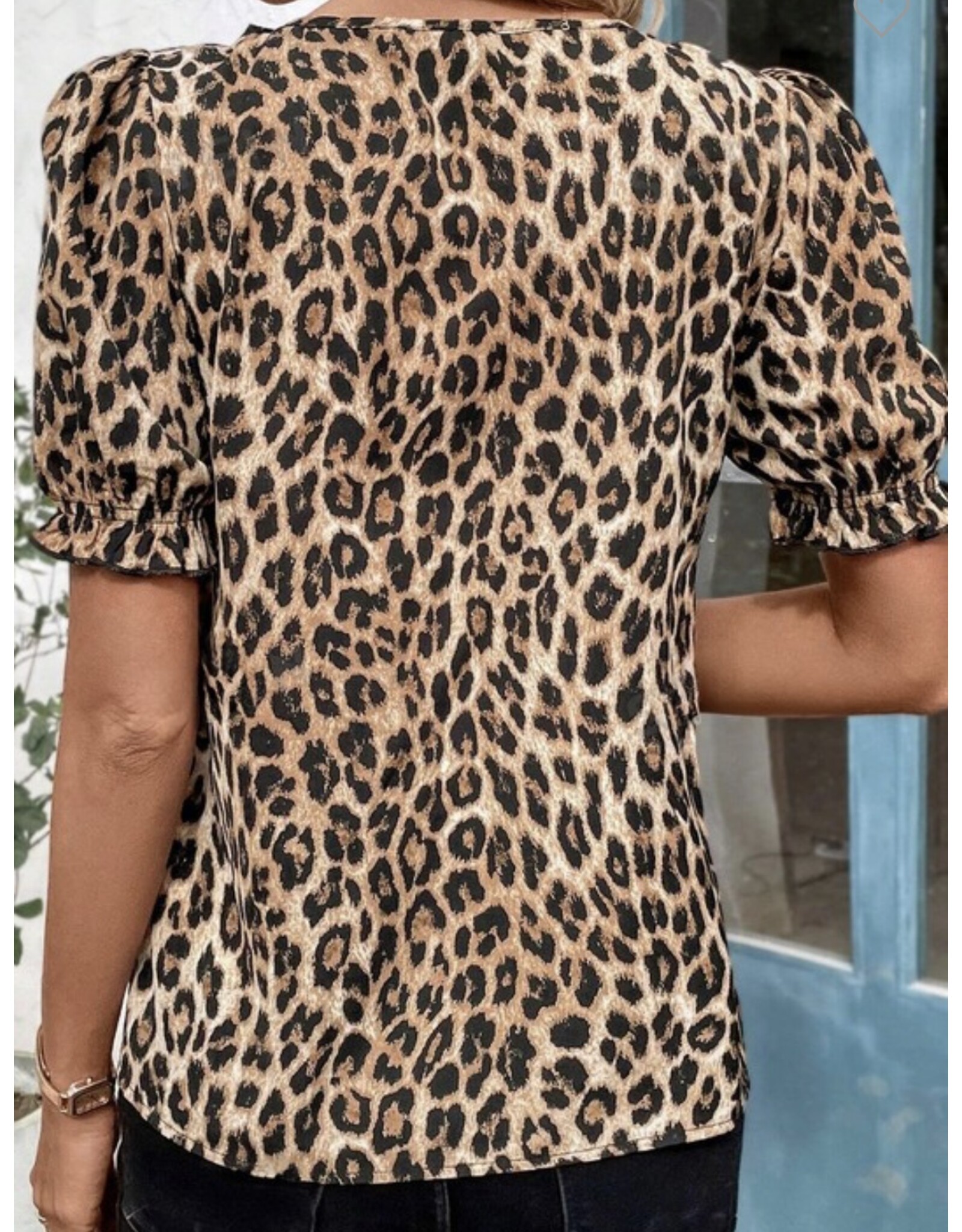 Ruffled neck animal print puff short slv top