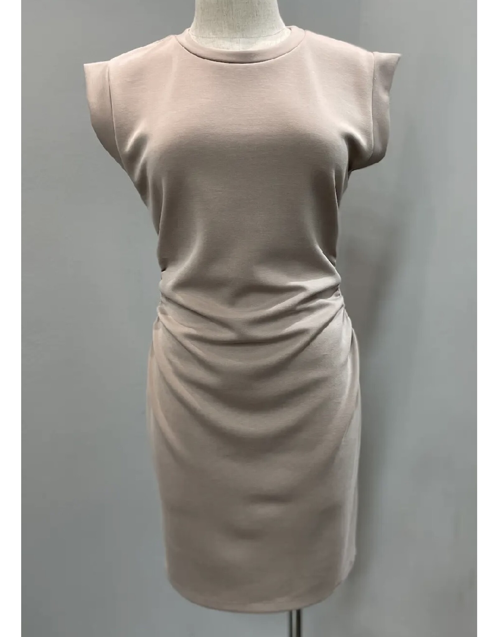 Sleeveless dress w/ cinched waist