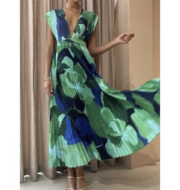 Miss sparkling Stunning deep v-neck dress