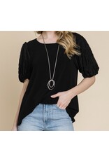 Solid top w/ contrast sleeves