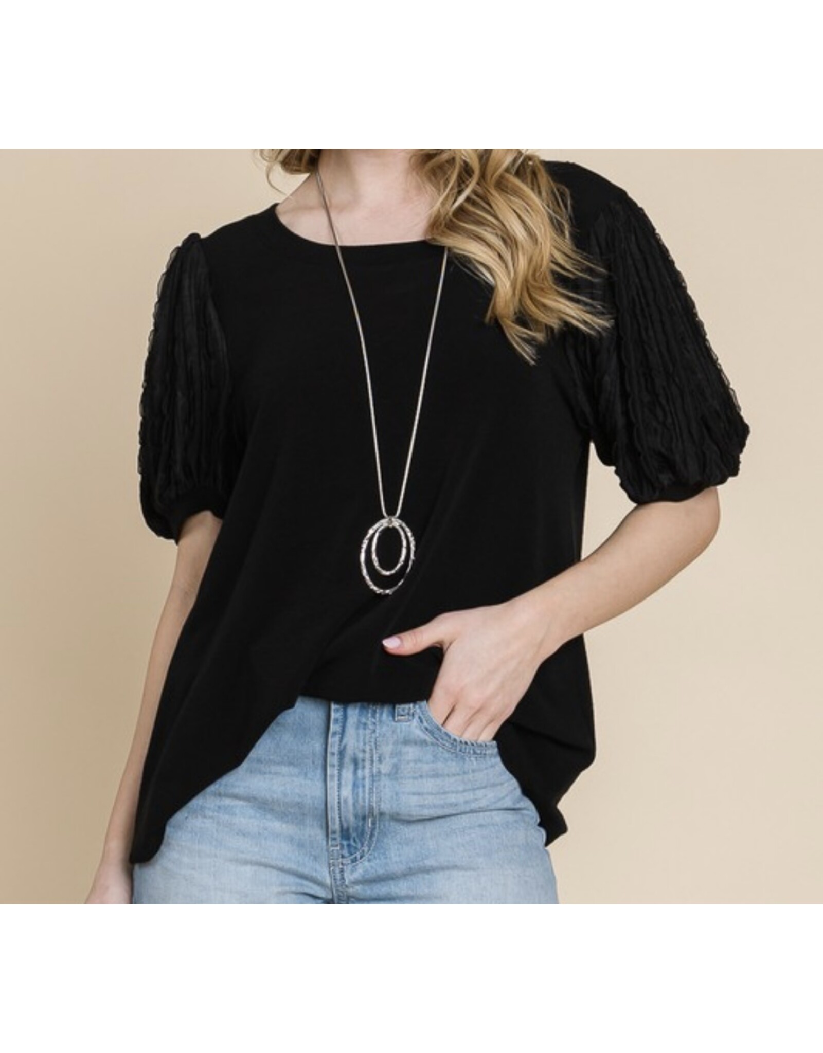 Solid top w/ contrast sleeves