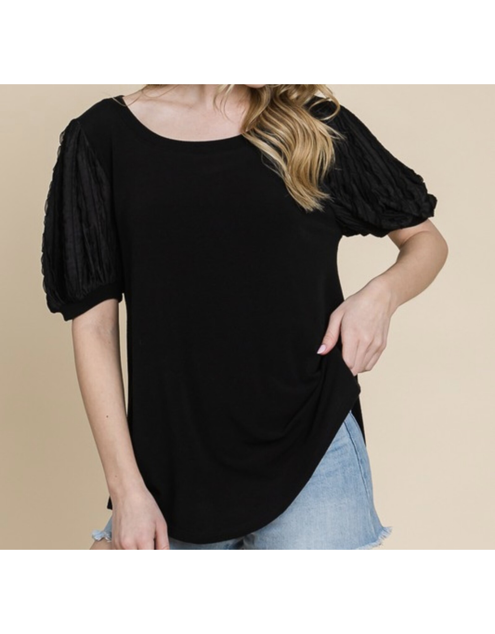 Solid top w/ contrast sleeves