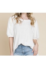 Solid top w/ contrast sleeves