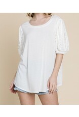 Solid top w/ contrast sleeves