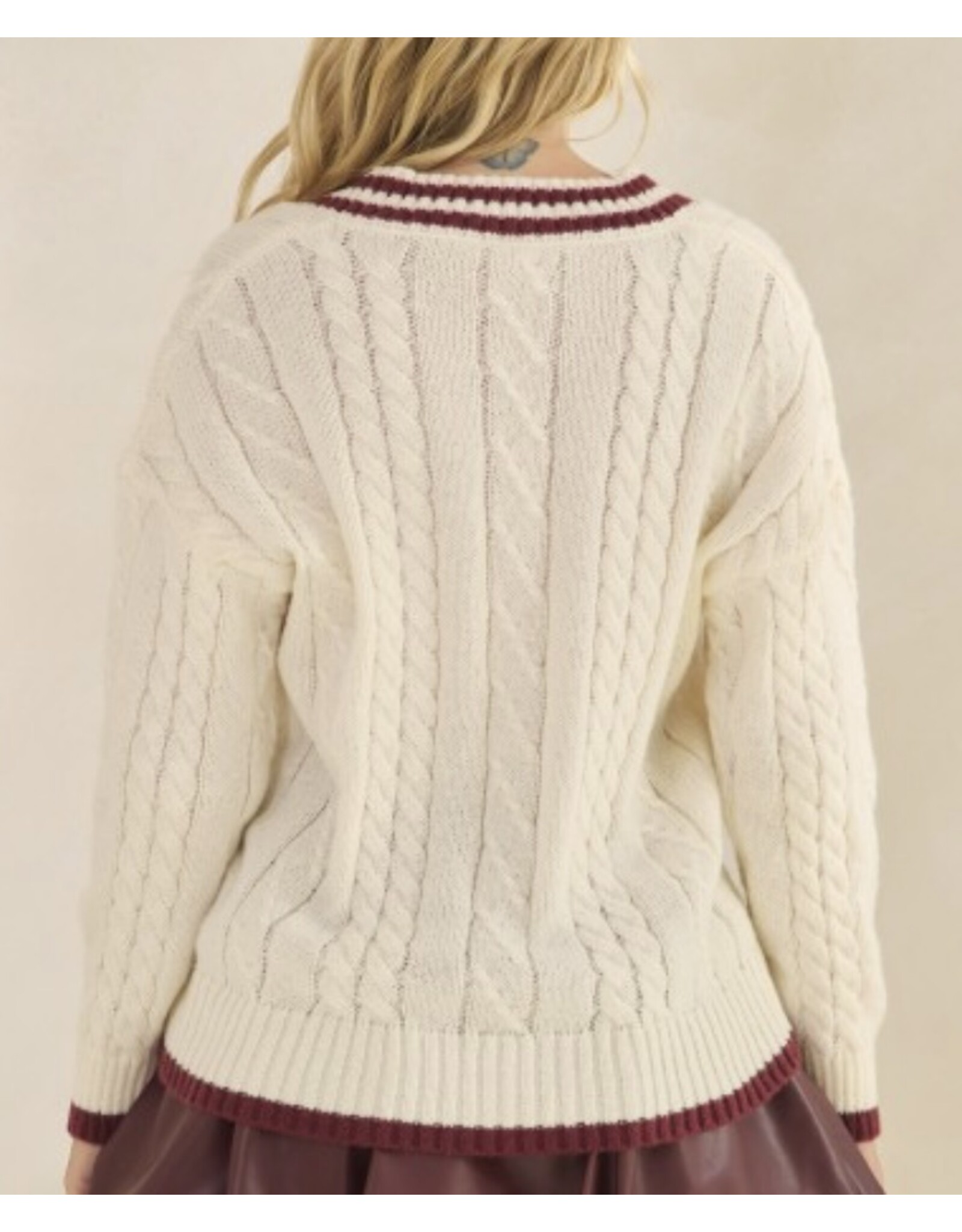 Lovelo Cable Knit V-neck Pullover