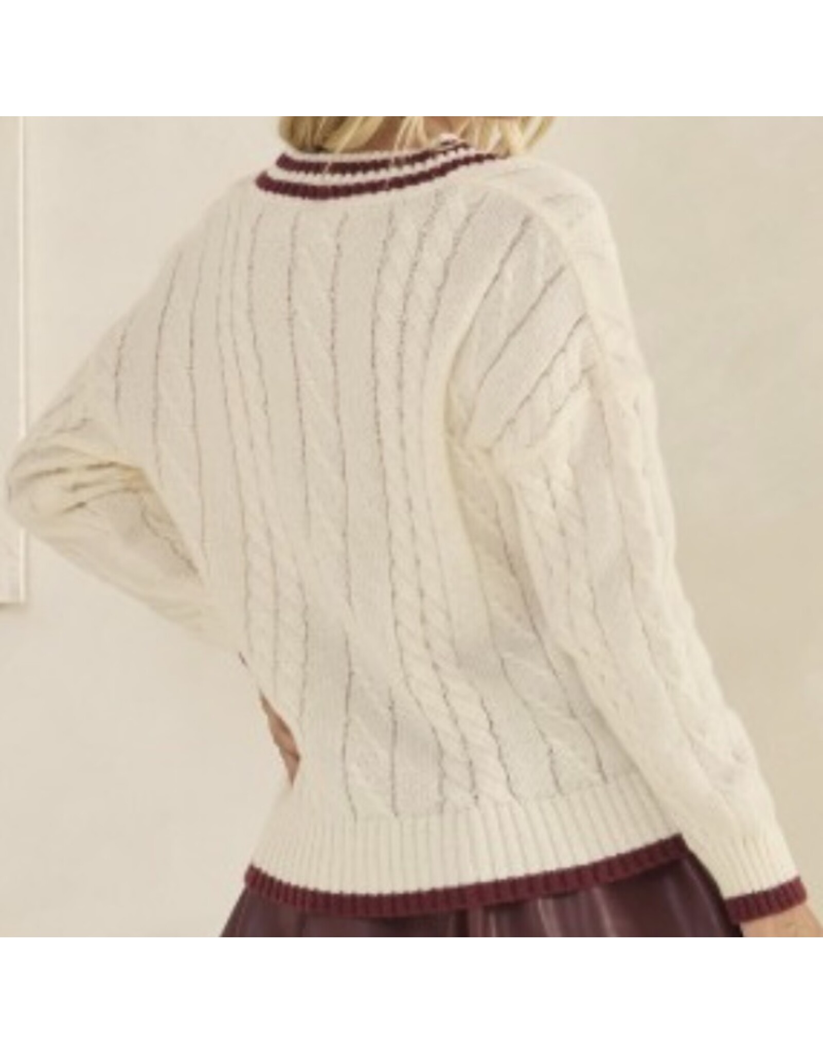 Lovelo Cable Knit V-neck Pullover