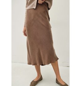 be cool Suede Feel Midi Skirt w/ Elastic Waistline