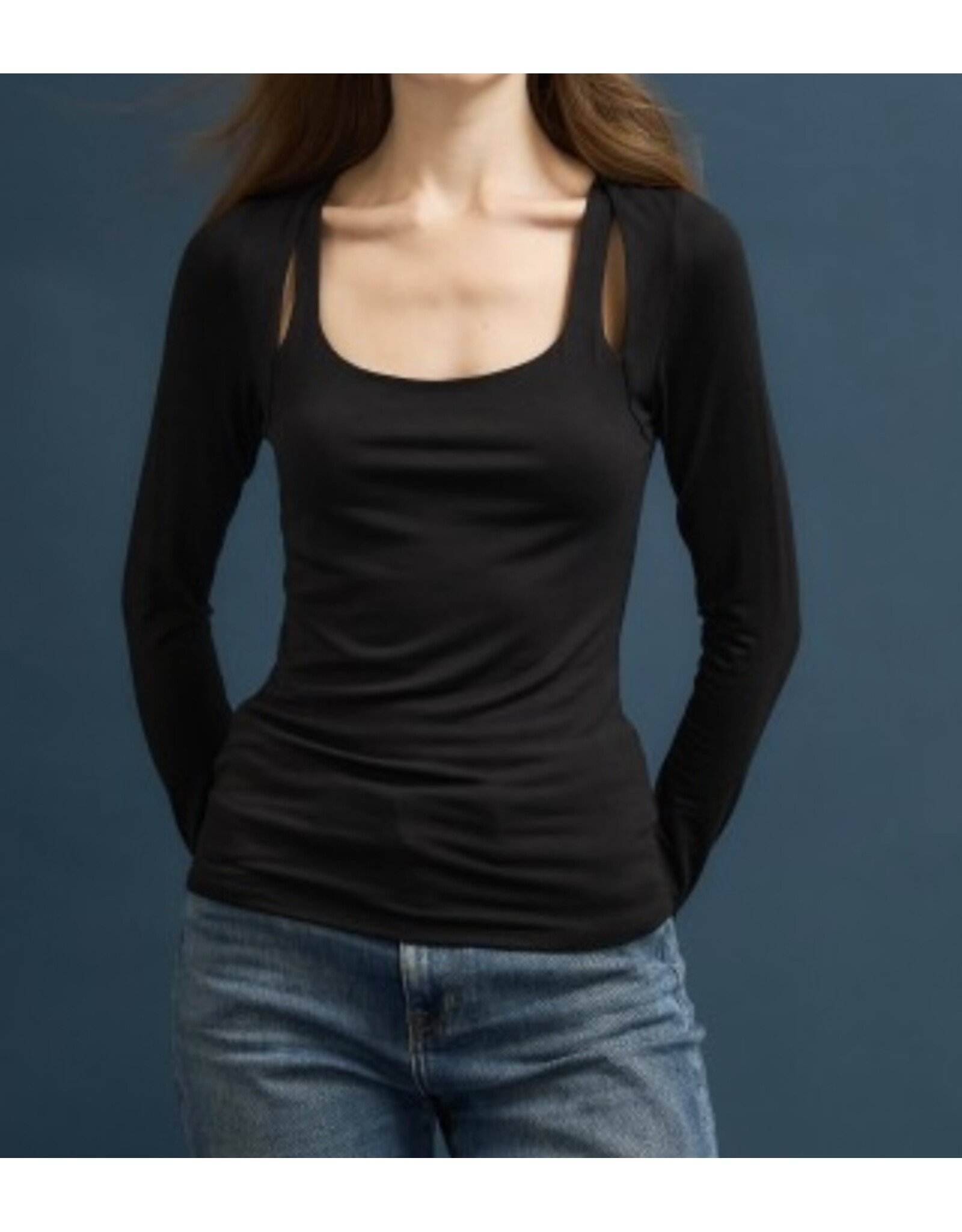 Double layer slit scoop top