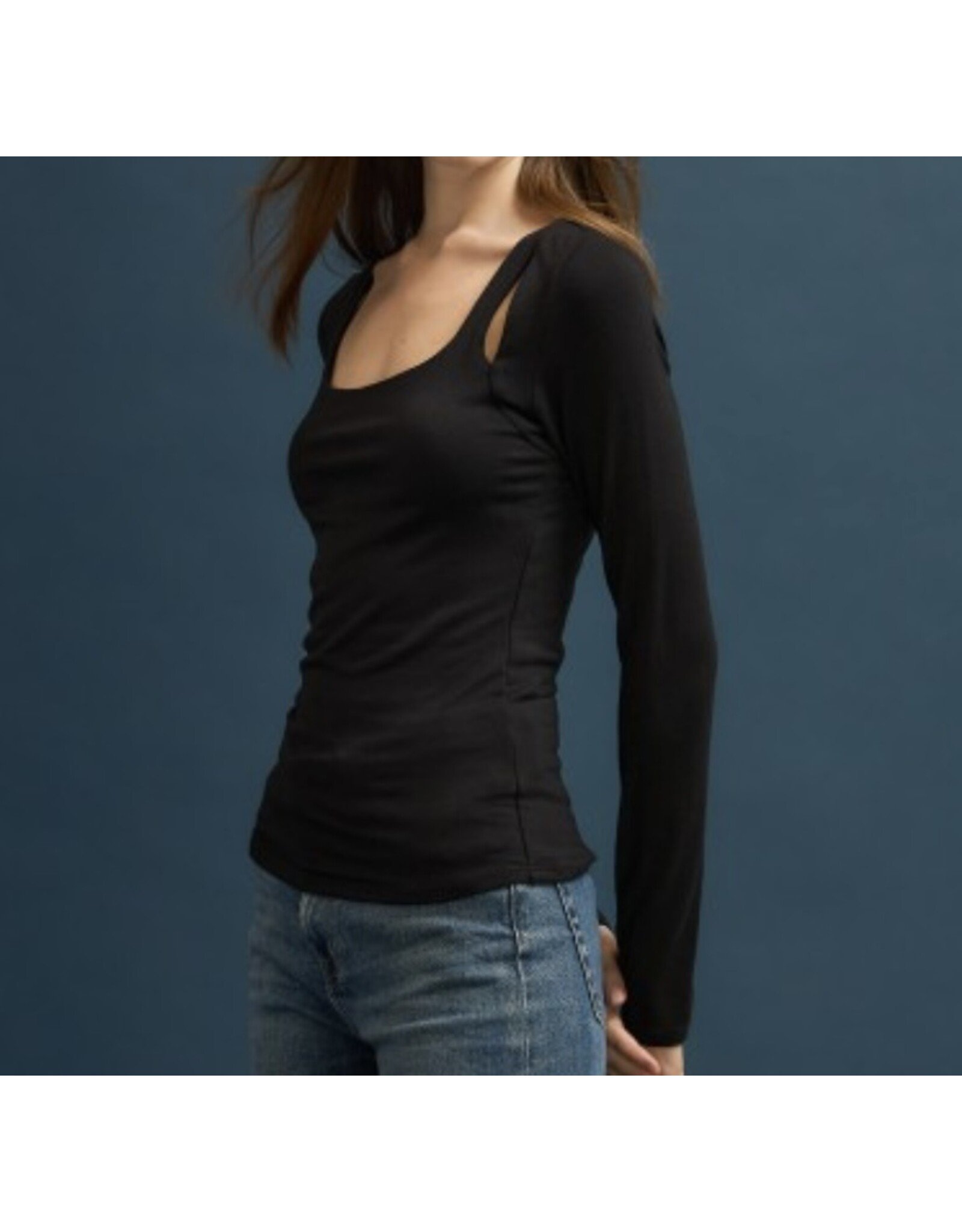 Double layer slit scoop top