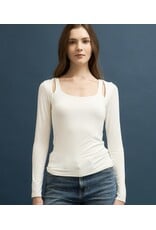 Double layer slit scoop top