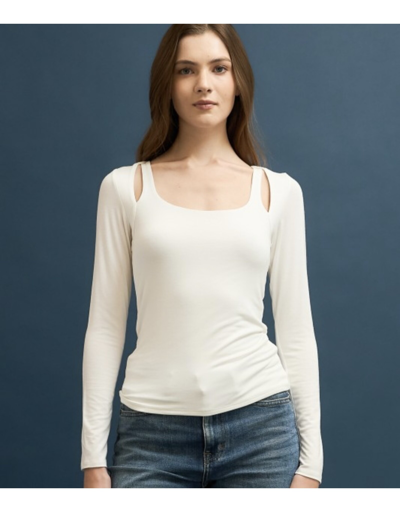 Double layer slit scoop top