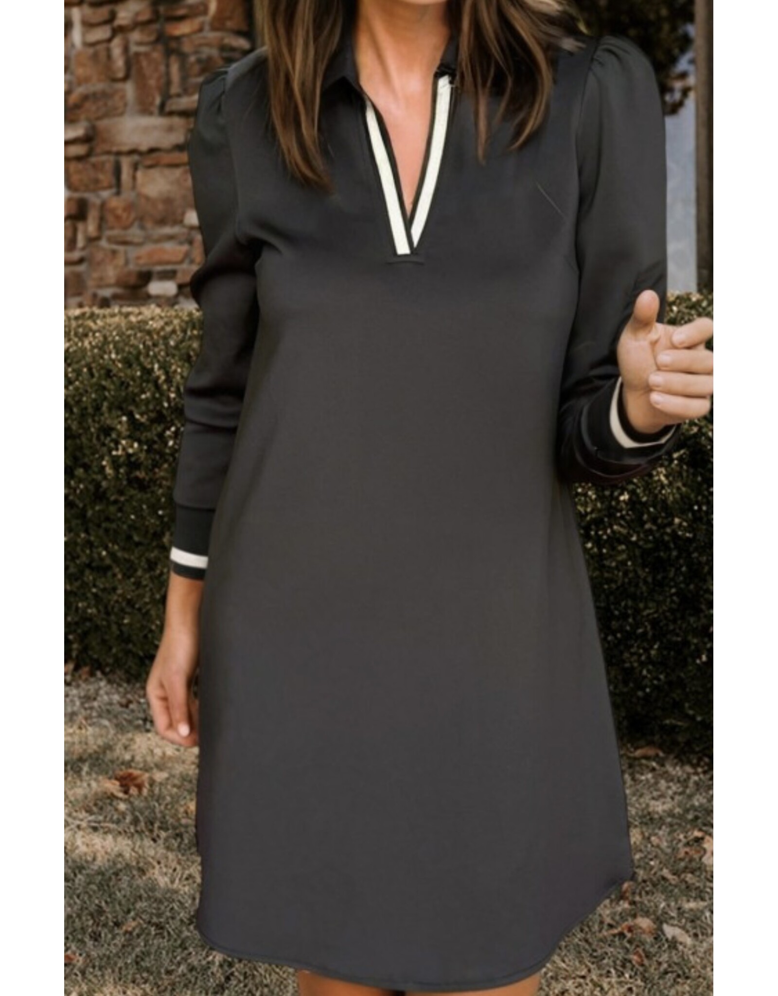 LATA Black and White v neck collared dress