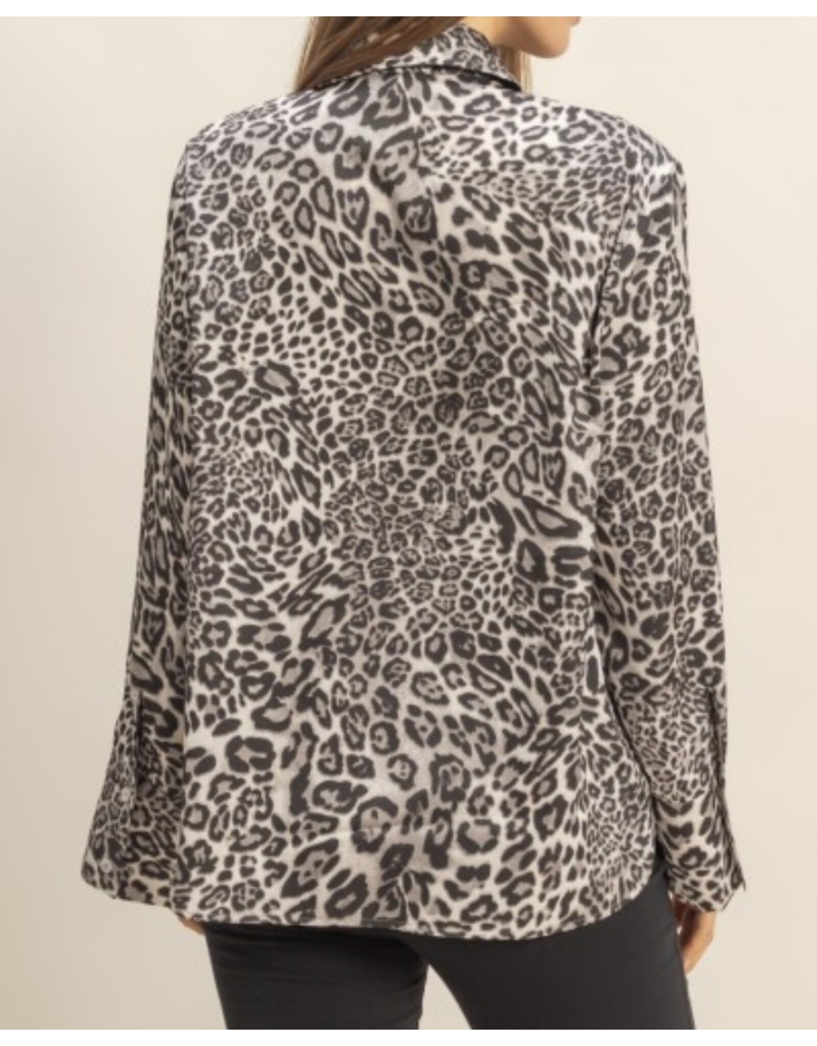 Chic Leopard Button-up Shirt