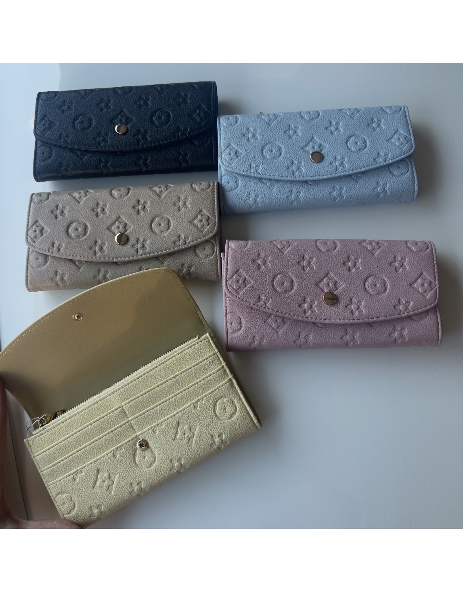 Wallet embossed ‘Look for Less’