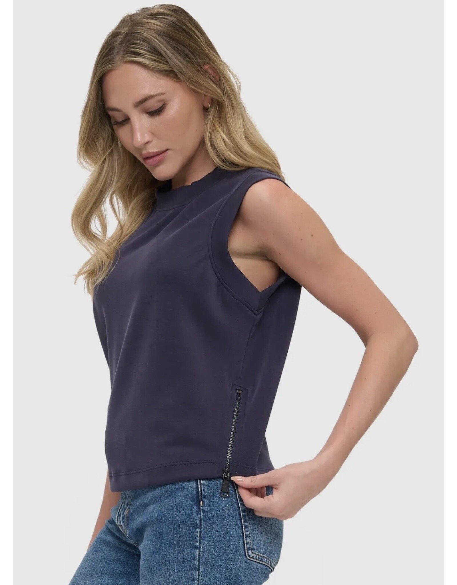 Ariella Zipper detail scuba tank