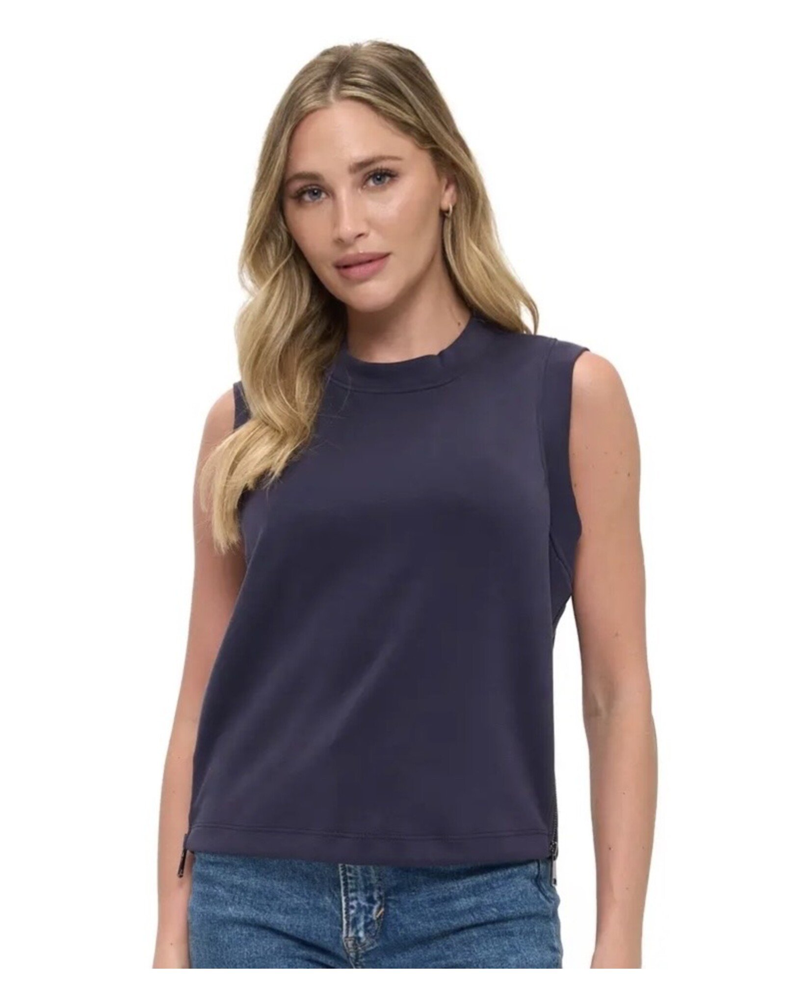 Ariella Zipper detail scuba tank