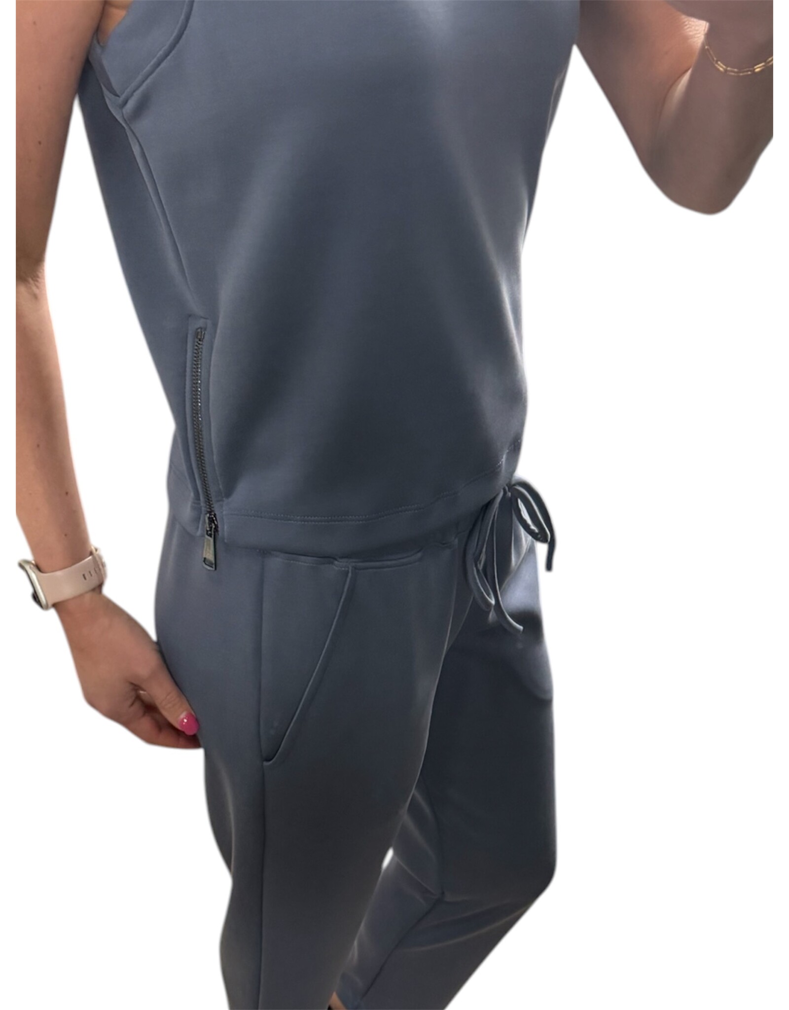 Ariella Zipper detail scuba tank