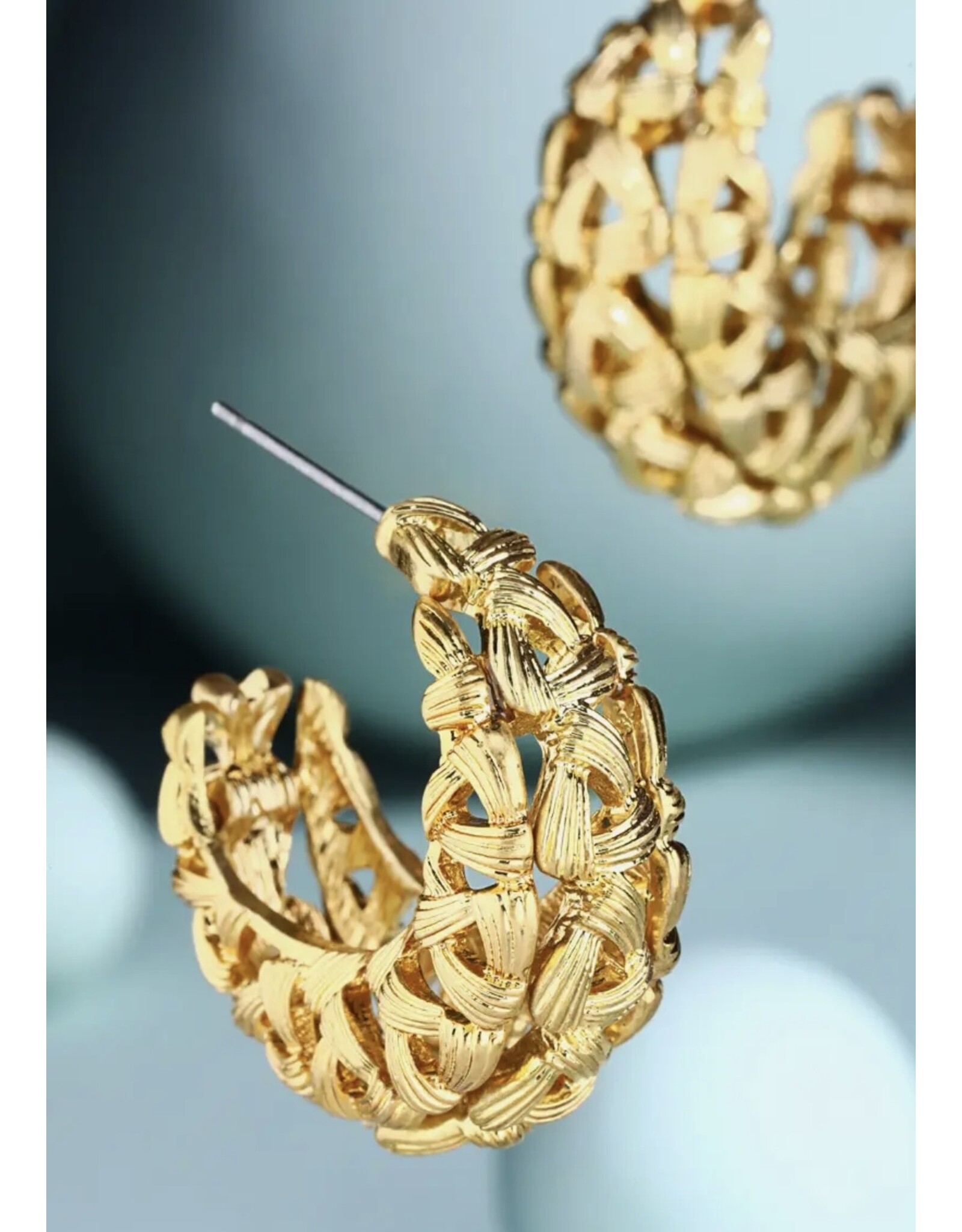 Metal decorative hoop earrings