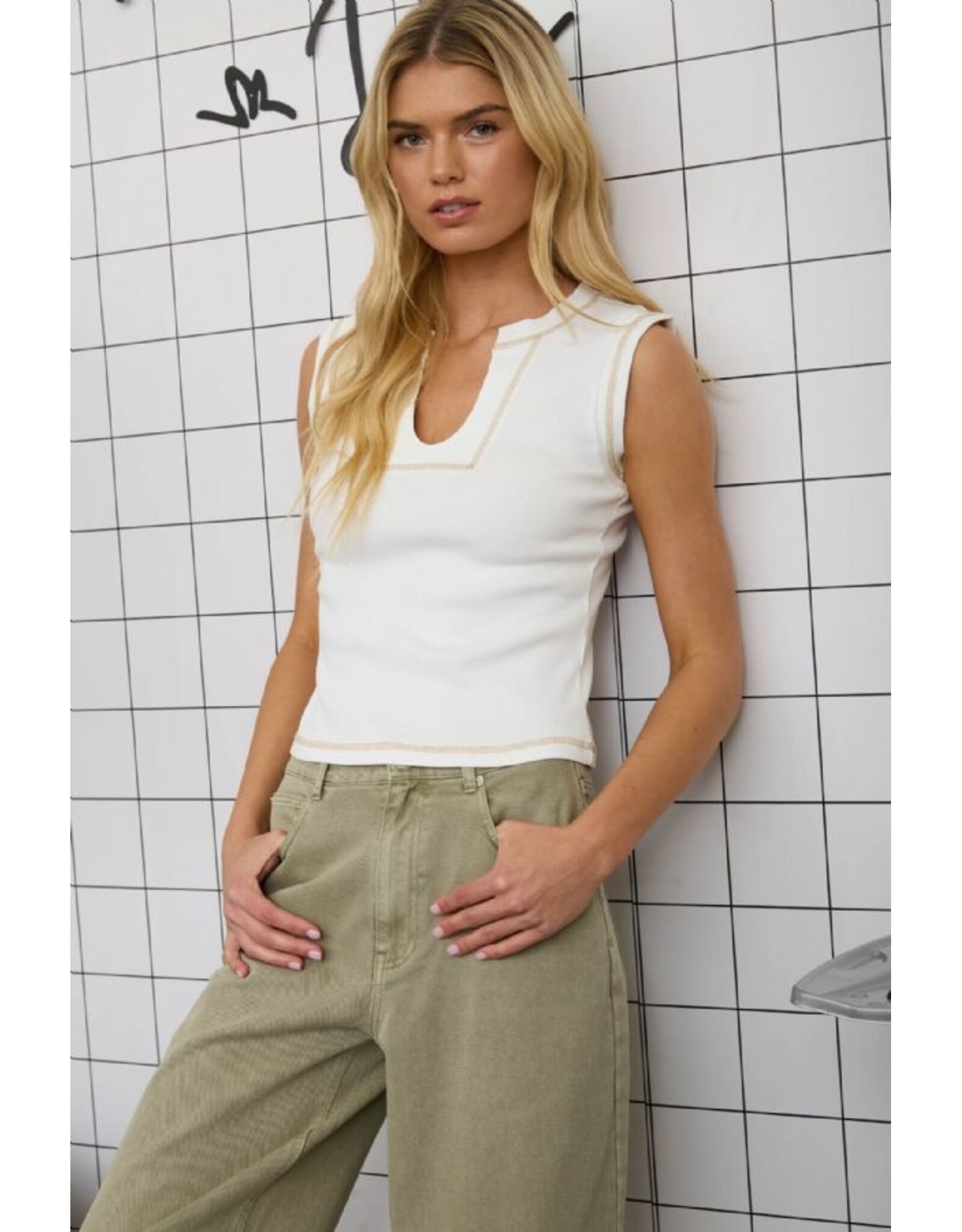 Washed split U neck sleeveless tee