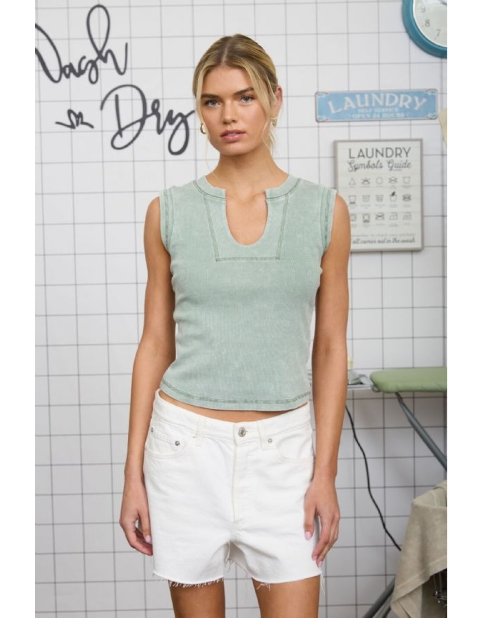 Washed split U neck sleeveless tee