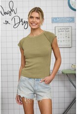 Raglan exposed seam top