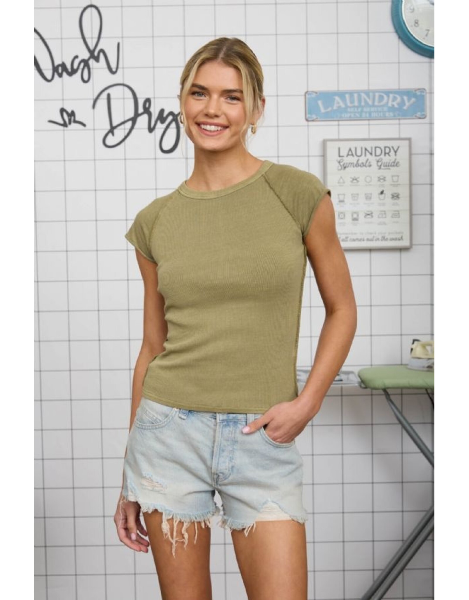 Raglan exposed seam top