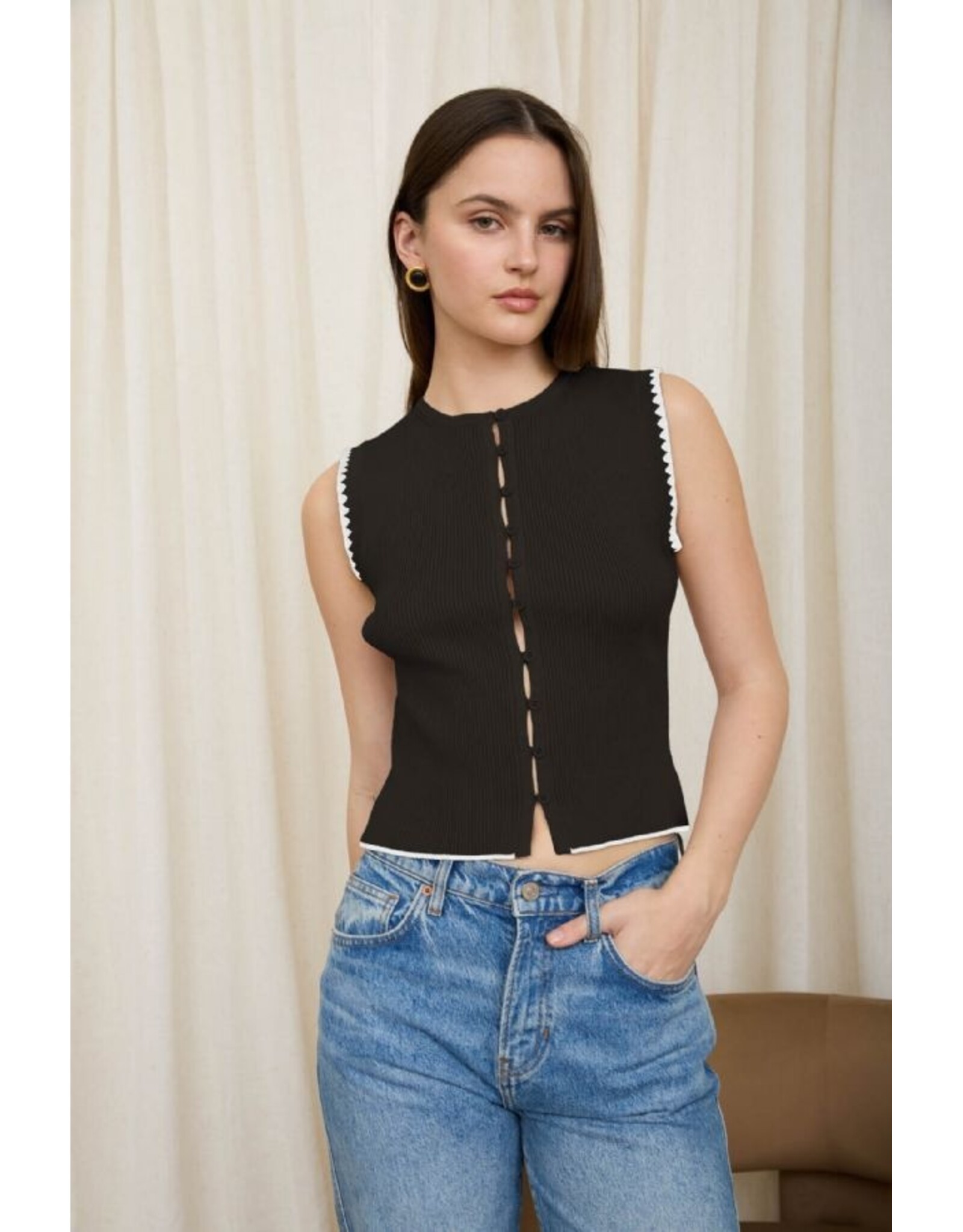 Contrast black/white knit vest