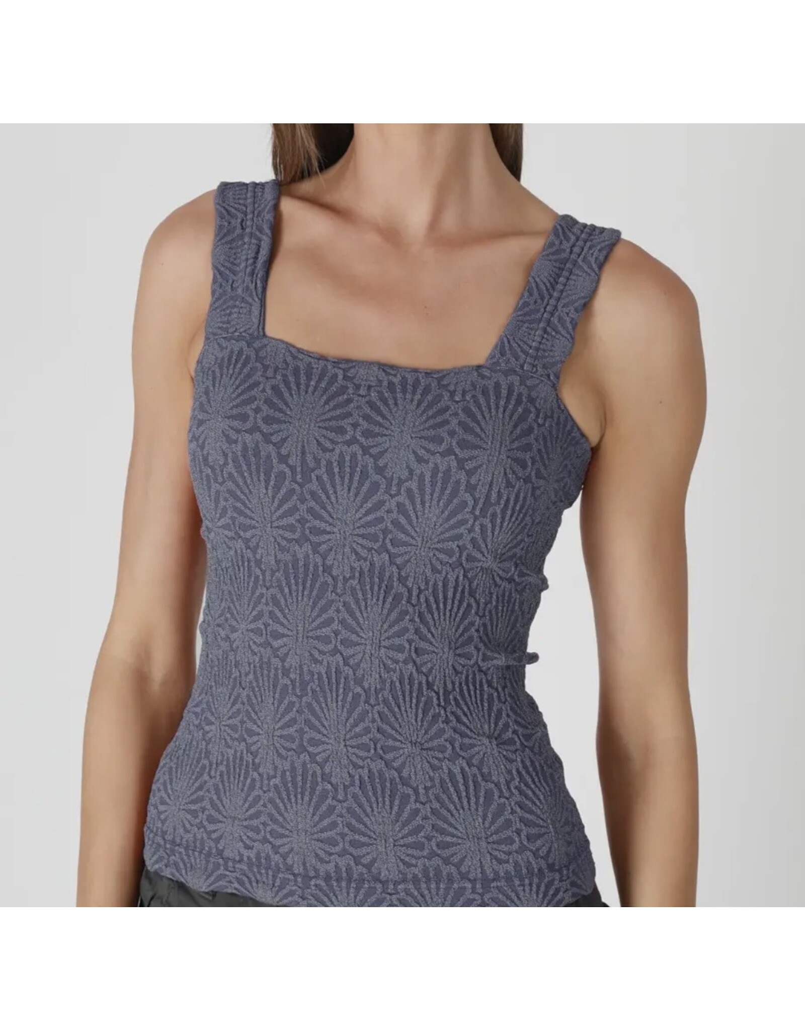Lace textured square tank