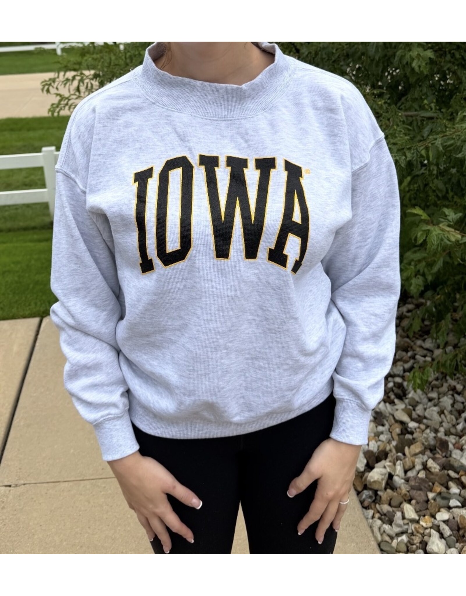 Mock neck IOWA sweatshirt