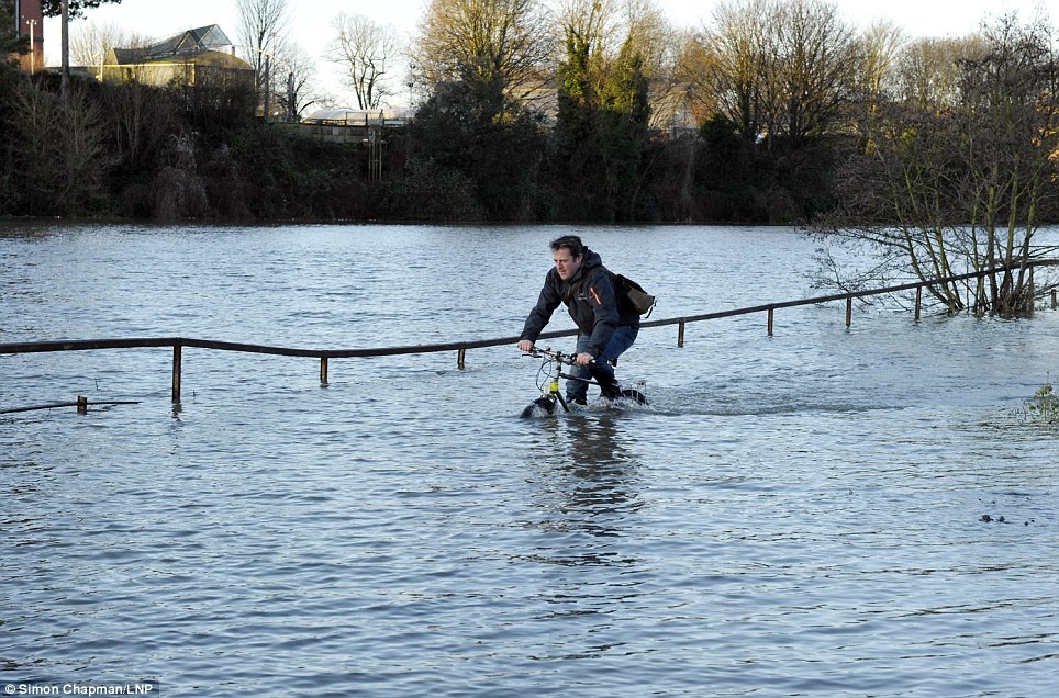 cyclist-in-water-article-2550367-1b1f6ed500000578-464_964x636