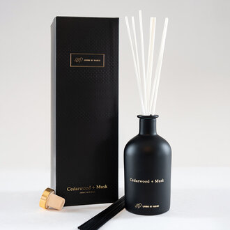 Diffuseur à roseaux Bois de cèdre + Musc (180ml/60.9oz)