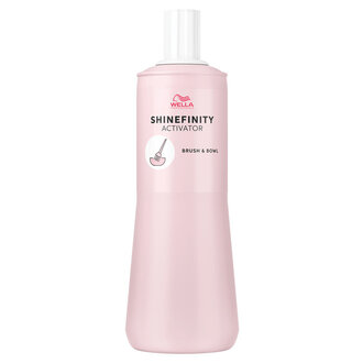 Wella Shinefinity Activateur application au pinceau "Shinefinity Activator" (1000ml/33.8oz) Wella Shinefinity Activateur application au pinceau "Shinefinity Activator" (1000ml/33.8oz)