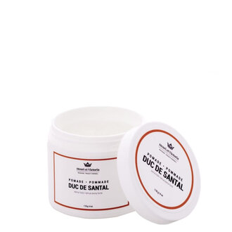 Henri et Victoria Pommade modelante "Duc de Santal" - Tenue extra forte (114g/4.0oz) Henri et Victoria Pommade modelante "Duc de Santal" - Tenue extra forte (114g/4.0oz)