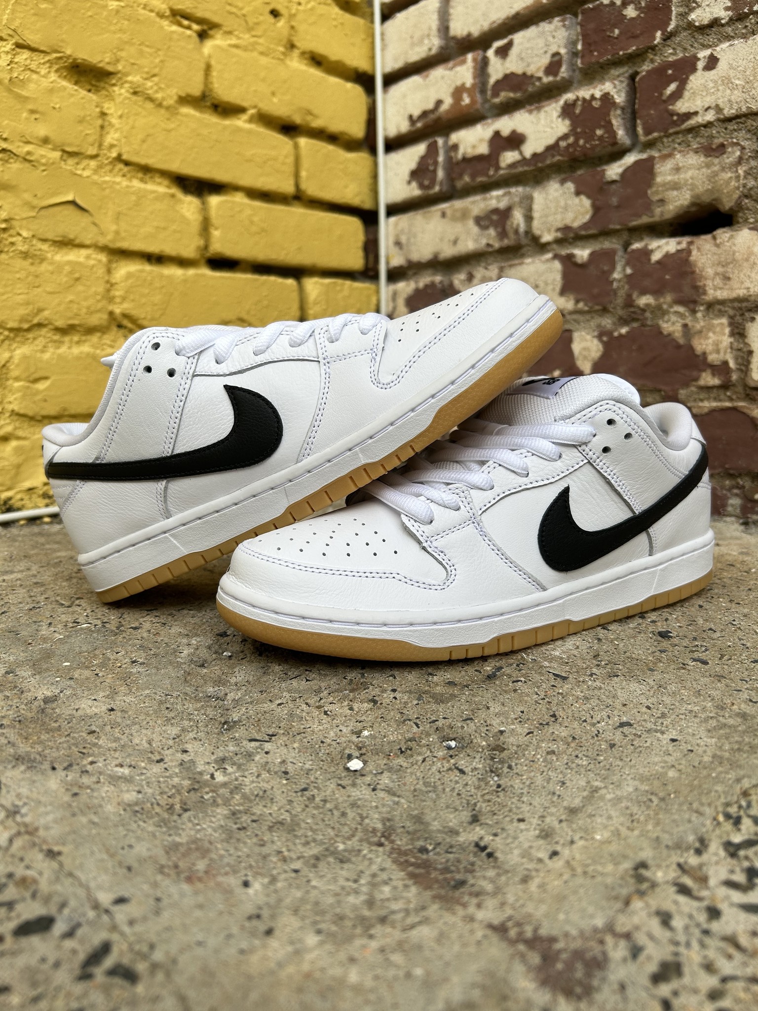 THE NIKE SB "WHITE GUM" DUNK LOW RAFFLE