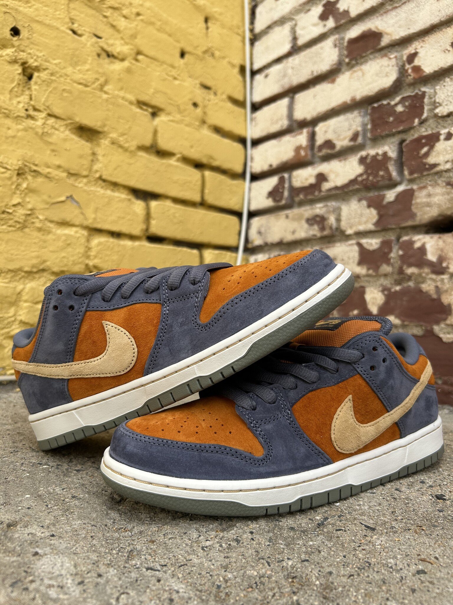 THE NIKE SB "LIGHT CARBON MONARCH" DUNK LOW RAFFLE