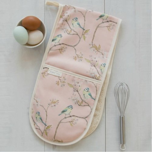 Mosney Mill Mosney Mill Blue Tit on Blossom Double Oven Gloves Ditsy Print (Pink) Mosney Mill Mosney Mill Blue Tit on Blossom Double Oven Gloves Ditsy Print (Pink)