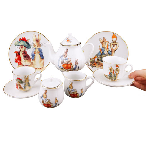 Reutter Porzellan Peter Rabbit Tea Set in Pink Flower Box Reutter Porzellan Peter Rabbit Tea Set in Pink Flower Box